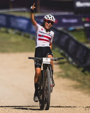 Mona Mitterwallner, Mountainbikerin, vertraut auf PANACEO SPORT PURE für Regeneration im MTB-Sport